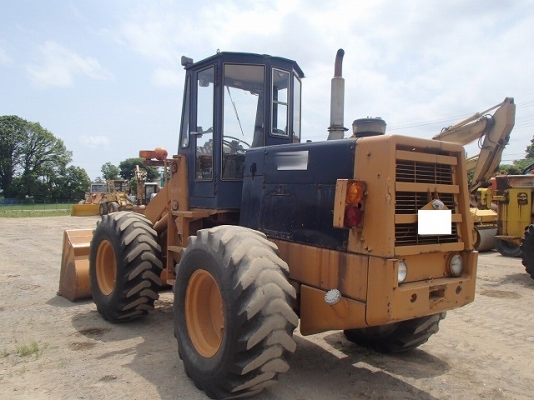 515-2-12070รถตักล้อยาง รถจอดที่CSนวนคร แล้วครับ