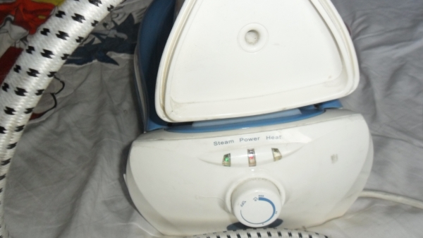 เตารีดไอน้ำ Platinum รุ่น G-1028ST เตารีดไอน้ำ Platinum รุ่น G-1028ST