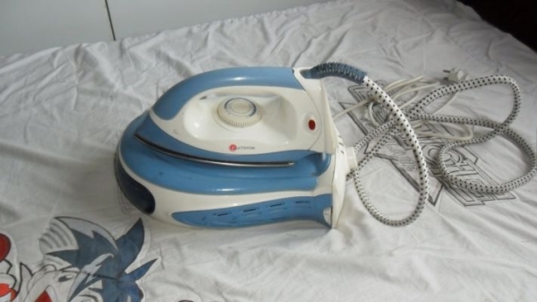 เตารีดไอน้ำ Platinum รุ่น G-1028ST