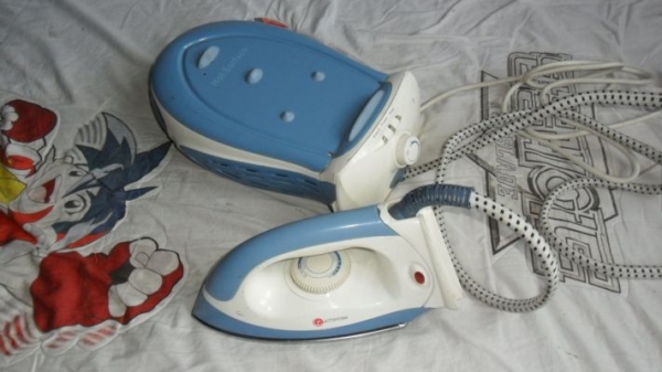 เตารีดไอน้ำ Platinum รุ่น G-1028ST เตารีดไอน้ำ Platinum รุ่น G-1028ST