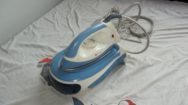 เตารีดไอน้ำ Platinum รุ่น G-1028ST เตารีดไอน้ำ Platinum รุ่น G-1028ST