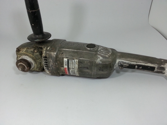 เครื่องเจียร์ไฟฟ้ายี่ห้อmakita รุ่น9617 ใช้ใบขนาด7นิ้ว พร้อมใช้ เครื่องเจียร์ไฟฟ้ายี่ห้อmakita รุ่น9617 ใช้ใบขนาด7นิ้ว พร้อมใช้