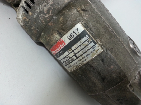 เครื่องเจียร์ไฟฟ้ายี่ห้อmakita รุ่น9617 ใช้ใบขนาด7นิ้ว พร้อมใช้ เครื่องเจียร์ไฟฟ้ายี่ห้อmakita รุ่น9617 ใช้ใบขนาด7นิ้ว พร้อมใช้