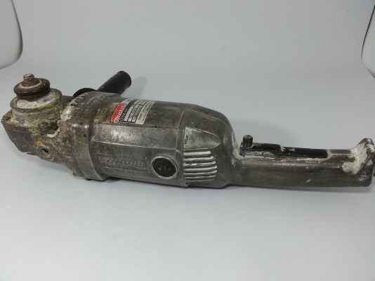 เครื่องเจียร์ไฟฟ้ายี่ห้อmakita รุ่น9617 ใช้ใบขนาด7นิ้ว พร้อมใช้ เครื่องเจียร์ไฟฟ้ายี่ห้อmakita รุ่น9617 ใช้ใบขนาด7นิ้ว พร้อมใช้