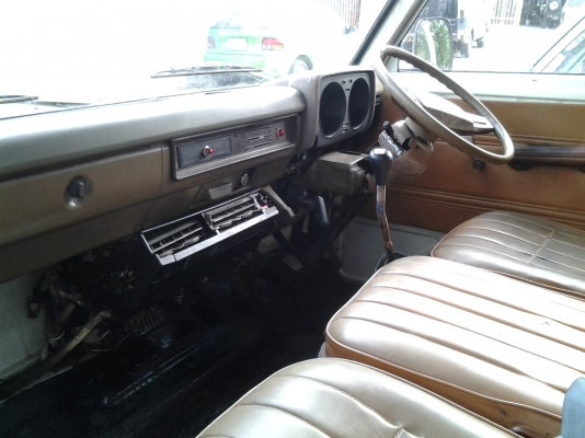 ลดราคาพิเศษสุดๆ 55,000.- เท่านั้น  รถตู้โตโยต้า เครื่องดีเซล 2L 2400 เพิ่งวางใหม่