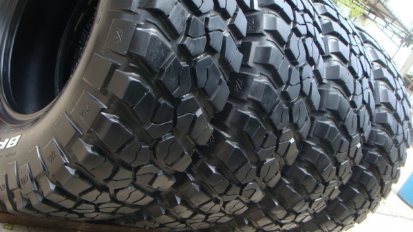 ขายยาง BF Goodrich KM2 285 75 r16 ปี10 สวยๆ ขายยาง BF Goodrich KM2 285 75 r16 ปี10 สวยๆ