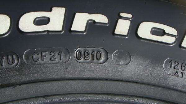 ขายยาง BF Goodrich KM2 285 75 r16 ปี10 สวยๆ ขายยาง BF Goodrich KM2 285 75 r16 ปี10 สวยๆ