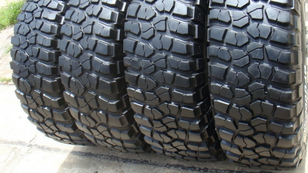 ขายยาง BF Goodrich KM2 285 75 r16 ปี10 สวยๆ ขายยาง BF Goodrich KM2 285 75 r16 ปี10 สวยๆ