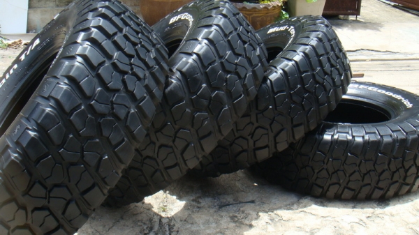 ขายยาง BF Goodrich KM2 285 75 r16 ปี10 สวยๆ ขายยาง BF Goodrich KM2 285 75 r16 ปี10 สวยๆ