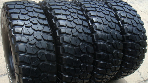 ขายยาง BF Goodrich KM2 285 75 r16 ปี10 สวยๆ ขายยาง BF Goodrich KM2 285 75 r16 ปี10 สวยๆ