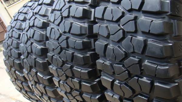 ขายยาง BF Goodrich KM2 285 75 r16 ปี10 สวยๆ ขายยาง BF Goodrich KM2 285 75 r16 ปี10 สวยๆ