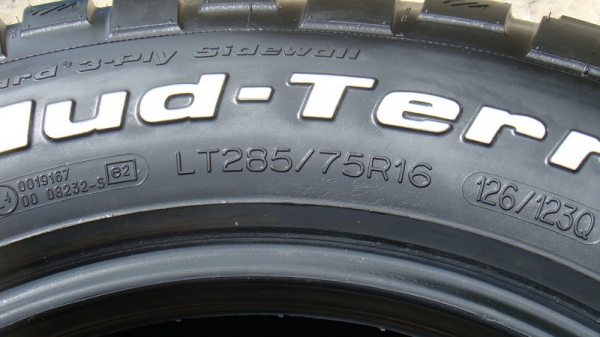 ขายยาง BF Goodrich KM2 285 75 r16 ปี10 สวยๆ ขายยาง BF Goodrich KM2 285 75 r16 ปี10 สวยๆ