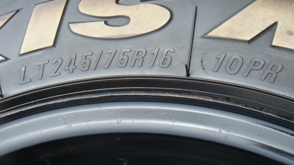 ขายยางMud Maxxis764 ขนาด245 75 r16 ปี10 ดอกลึก12มิล