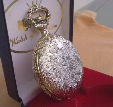 นาฬิกา พกตลับแป้ง MAJESTRON Watch of distinction  ไขลาน