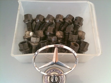 น็อตล้อ Benz จำนวน 20  ตัวครบครับ