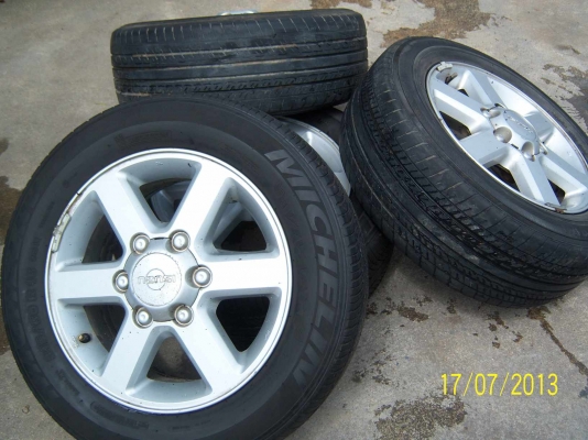 แม็กอีซูซุ ขอบ 16  พร้อมยาง  สภาพสวยครับ 1ชุด