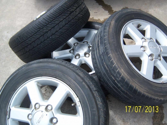 แม็กอีซูซุ ขอบ 16  พร้อมยาง  สภาพสวยครับ 1ชุด