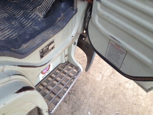 ขายFC2W รถห้างแท้ คัทซีสวย สติกเกอร์อยู่ครบ ภายในสวย ขับดี กระบะไม้มะค่า กุสแตนเลสอย่างดี พื้นดี ยางดีหมด