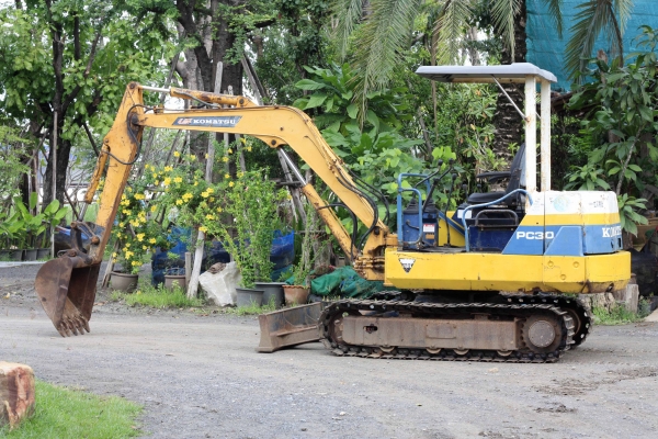ขาย รถขุดเล็ก KOMATSU PC30-6 เก่านอกแท้ๆ สภาพดีพร้อมใช้งาน ไม่เคยใช้งานในเมืองไทย ติดต่อ 086-775-7900