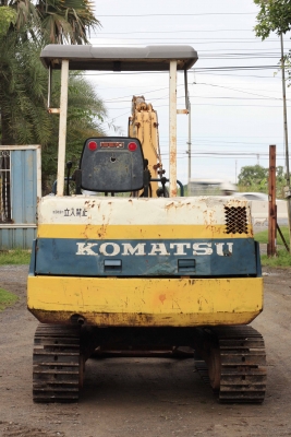 ขาย รถขุดเล็ก KOMATSU PC30-6 เก่านอกแท้ๆ สภาพดีพร้อมใช้งาน ไม่เคยใช้งานในเมืองไทย ติดต่อ 086-775-7900