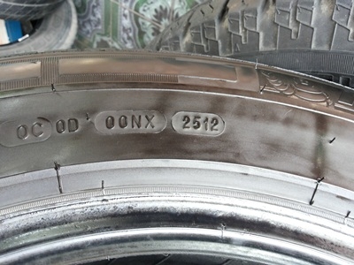 ขายยาง215/65/16 ปี 2512 MICHELIN AGILIS   1  ชุด