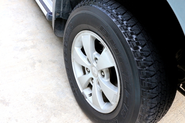 ต้องการขายแม็กไทตัน16x7+ยางBridgstone Dueler ต้องการขายแม็กไทตัน16x7+ยางBridgstone Dueler