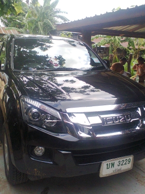 ขายดาวน์อีซูซุ วีครอส เครื่อง2500 จ่ายแสนสอง ขี่ใด้เลยครับส่งมาแล้วสิบเดือน ตัวสูงวิ่ง5000โล