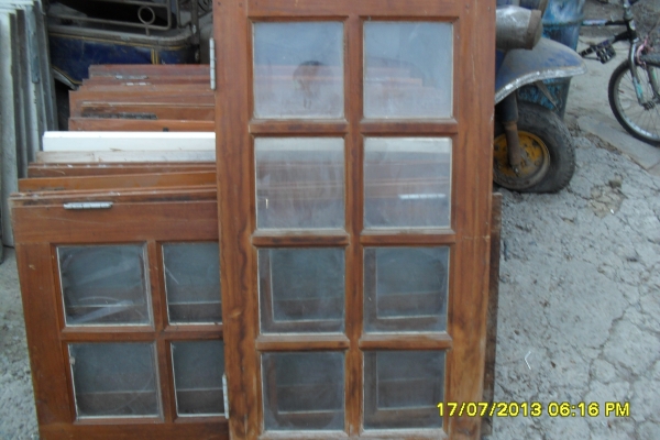 ขายบานหน้าต่างไม้สัก