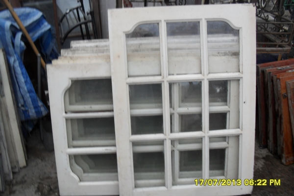 ขายบานหน้าต่างไม้สัก