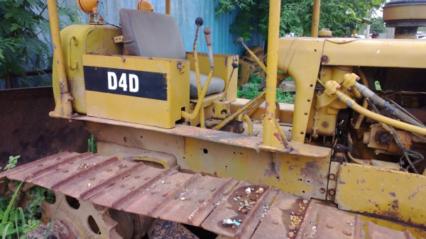 แทรกเตอร์ตีนตะขาบD4D สภาพดี สวยดี พร้อมใช้งาน แทรกเตอร์ตีนตะขาบD4D สภาพดี สวยดี พร้อมใช้งาน