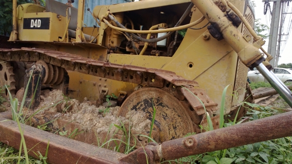 แทรกเตอร์ตีนตะขาบD4D สภาพดี สวยดี พร้อมใช้งาน แทรกเตอร์ตีนตะขาบD4D สภาพดี สวยดี พร้อมใช้งาน