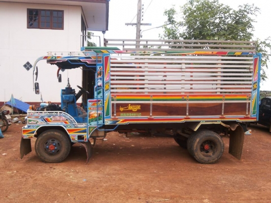 ขายอีแต๋น 6 ล้อดั้ม เครีอง ฮีโน่ 117 แรงม้า ช่วงล่าง 110  บรรทุก 8 ตันสบาย ครับ  มีสะโล ขับเครื่อน 4 ล้อครับ   สนใจติดต่อได้ครับ