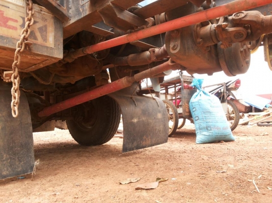 ขายอีแต๋น 6 ล้อดั้ม เครีอง ฮีโน่ 117 แรงม้า ช่วงล่าง 110  บรรทุก 8 ตันสบาย ครับ  มีสะโล ขับเครื่อน 4 ล้อครับ   สนใจติดต่อได้ครับ