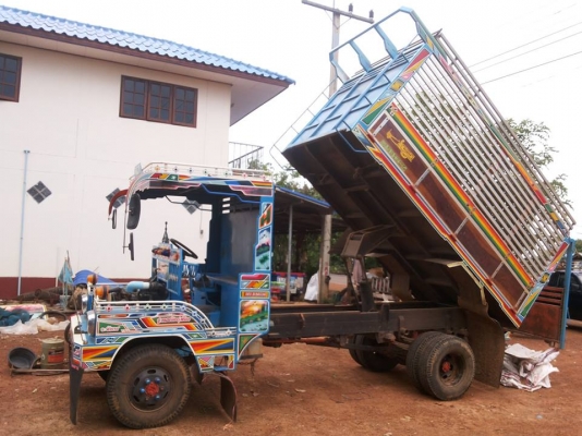 ขายอีแต๋น 6 ล้อดั้ม เครีอง ฮีโน่ 117 แรงม้า ช่วงล่าง 110  บรรทุก 8 ตันสบาย ครับ  มีสะโล ขับเครื่อน 4 ล้อครับ   สนใจติดต่อได้ครับ