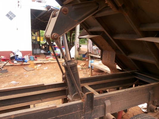 ขายอีแต๋น 6 ล้อดั้ม เครีอง ฮีโน่ 117 แรงม้า ช่วงล่าง 110  บรรทุก 8 ตันสบาย ครับ  มีสะโล ขับเครื่อน 4 ล้อครับ   สนใจติดต่อได้ครับ