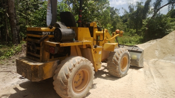 รถตักล้อยางKOMATSU 507 เลี้ยวเอว  พร้อมใช้  ขับ2เพลา