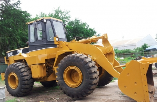 ขายรถตักล้อยาง CAT 950F  สภาพพร้อมใช้งาน ราคา 1,750,000 บาท