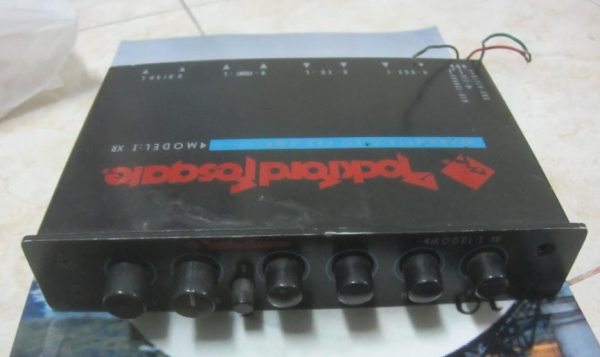 ปรี Hi-end ยี่ห้อดัง Rockford Fosgate จาก USA ครับ 4 band เบสหนัก แน่นๆ ครับ ขาย 1000 บาท รวมส่ง