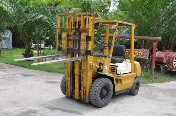 ขายFORKLIFT FG20 TOYOTAสูง4.5เมตร สภาพเดิมๆจากญี่ปุ่นยังไม่เคยใช้งานในไทย 149,000เท่านั้น ลดสู้ฝน!!