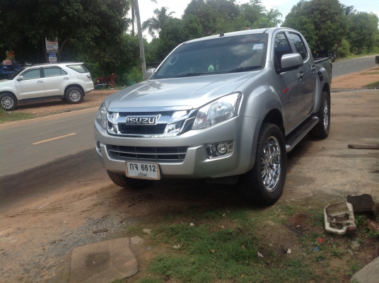 ขายไฟหน้า new-D-MAX. 2ดวงแท้ติดรถ