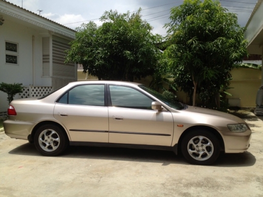 ขาย accord ปี2000 สีบรอนซ์ทอง AT ขาย accord ปี2000 สีบรอนซ์ทอง AT