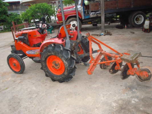 ขายรถไถคูโบต้านั่งขับ 14 แรงพร้อมโครงกันอ้อย