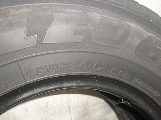 ยาง 195R14 สวยๆ 1 คู่ ราคา 1700 บาท