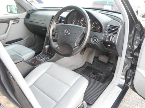 BENZ C180 ธนบุรี สวยจริง เดิมๆจริง มือเดียว เชิญชมครับ BENZ C180 ธนบุรี สวยจริง เดิมๆจริง มือเดียว เชิญชมครับ