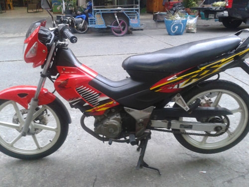 sonic ปี46 สีแดงดำ สตารจ์มือ ล้อแม็ขาว เครื่องดี เอกสารครบ  ชุดสีสดเครื่องเดิมทุกชิ้น ท้าให้มาลองขับค่ะ