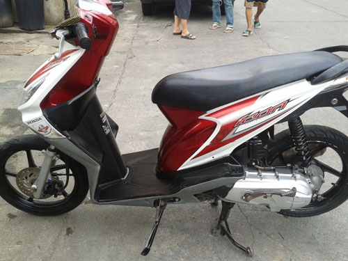 ICON ปี 52  สีแดง ขาว ล้อแม็ก เครื่องเดิมๆเอกสารครบ ชุดสีสดรถสวยจ้า