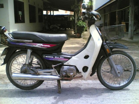 ขายดรีมทูหรือ DreamExcess ทะเบียนเต็มพร้อมโอนเครื่องดีพอใช้อะไหร่เดิมขาดบังโซ่รถพร้อมใช้ ขาย 8900 บาท