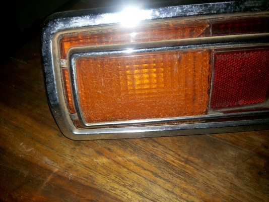 ขายไฟท้ายรถดัสสันบลูเบริทหน่อยครับ ขายไฟท้ายรถดัสสันบลูเบริทหน่อยครับ