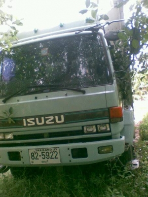 ขายสิบล้อ isuzu locky 195  ปี 37  ยาว 7.20 พร้อมตู้ 10 บาน คับ สภาพพร้อมใช้คับ ขาย  880000