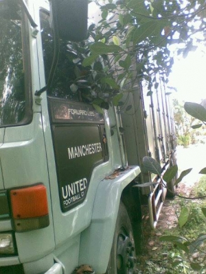 ขายสิบล้อ isuzu locky 195  ปี 37  ยาว 7.20 พร้อมตู้ 10 บาน คับ สภาพพร้อมใช้คับ ขาย  880000